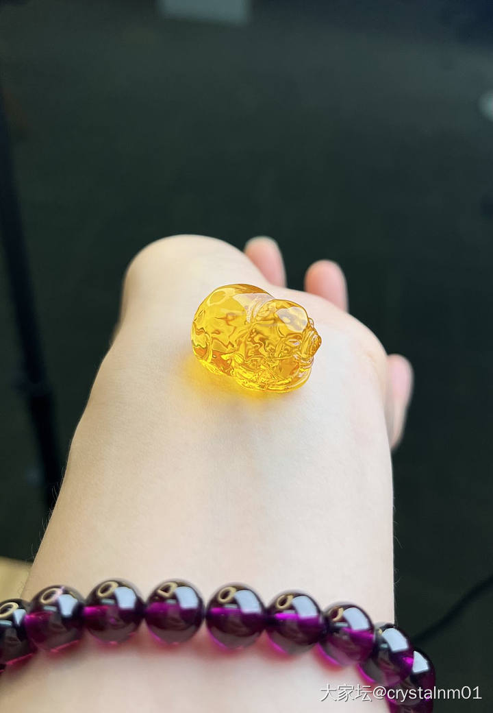 出几个金珀蜜蜡小雕件_琥珀蜜蜡