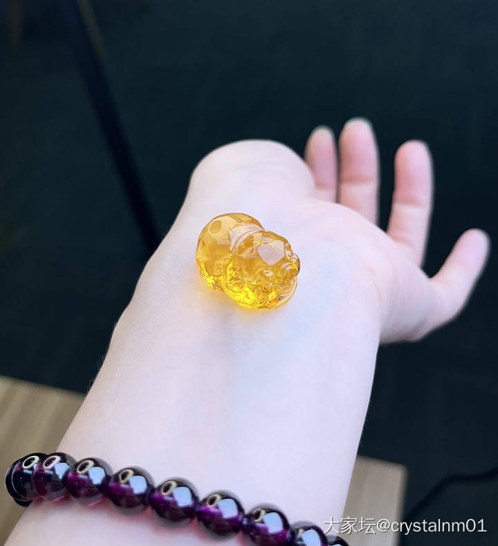 出几个金珀蜜蜡小雕件_琥珀蜜蜡