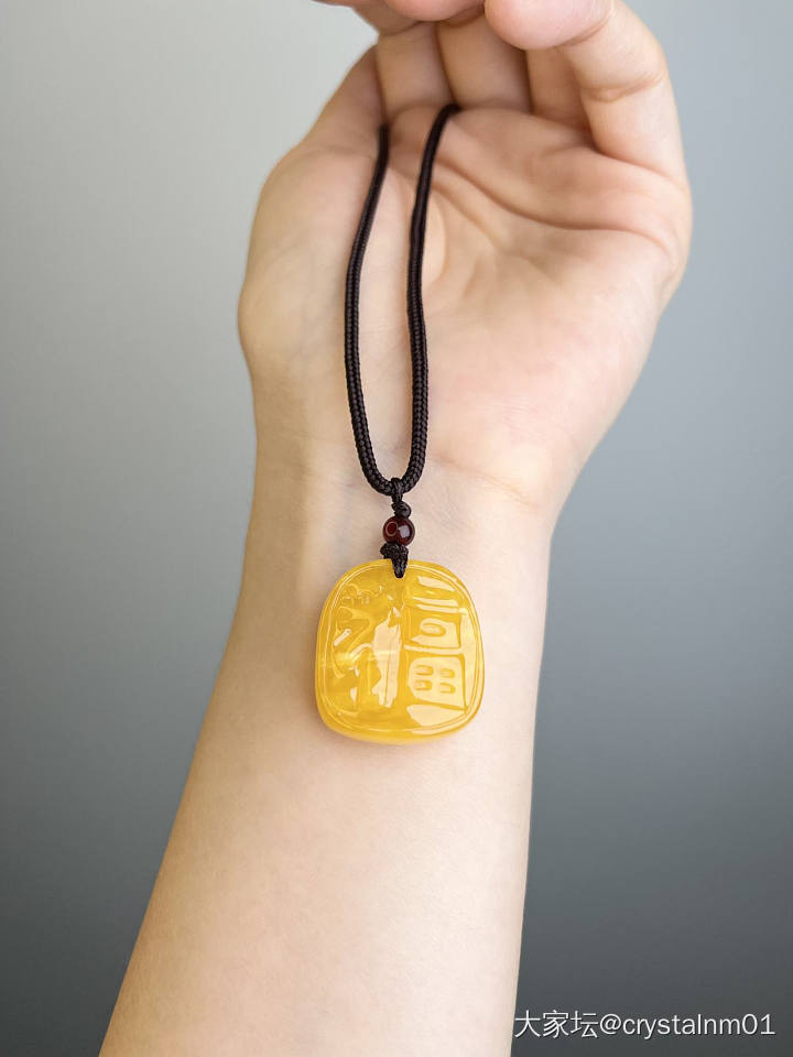 出几个金珀蜜蜡小雕件_琥珀蜜蜡