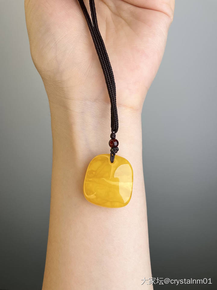 出几个金珀蜜蜡小雕件_琥珀蜜蜡