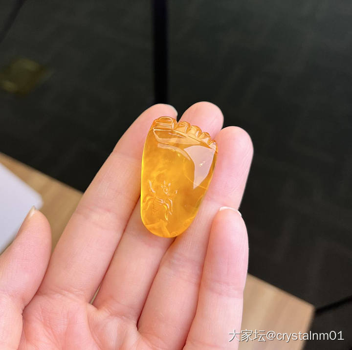 出几个金珀蜜蜡小雕件_琥珀蜜蜡