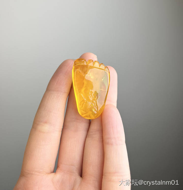 出几个金珀蜜蜡小雕件_琥珀蜜蜡