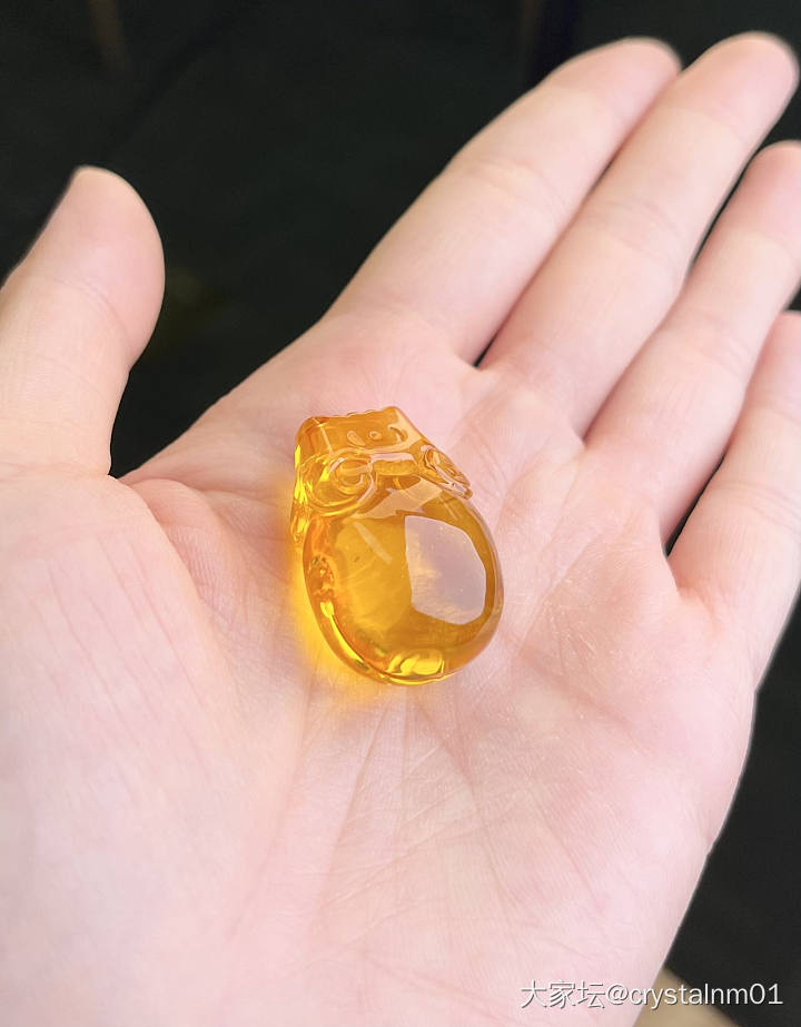 出几个金珀蜜蜡小雕件_琥珀蜜蜡