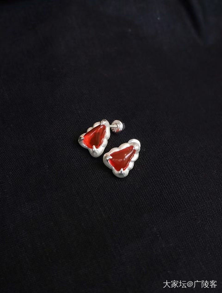 【亏出】纯银镶嵌火欧泊耳钉_翡翠