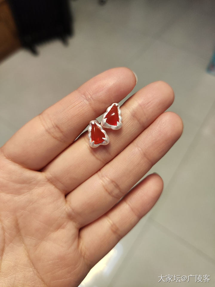 【亏出】纯银镶嵌火欧泊耳钉_翡翠