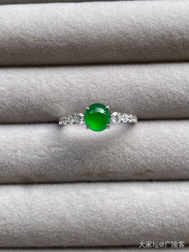 麻团家冰种浓阳绿翡翠排戒_翡翠