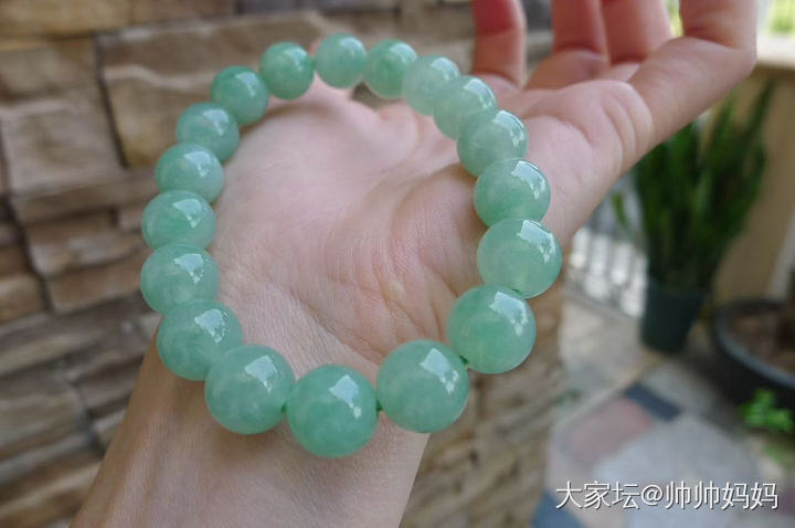 翡翠冰糯阳绿手串_翡翠