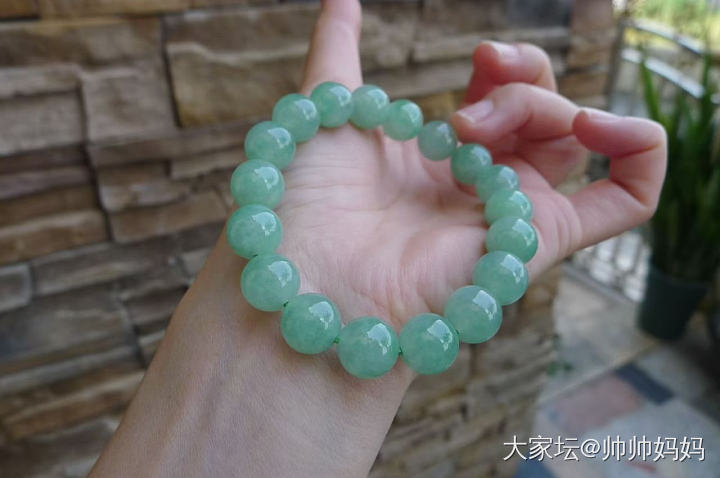 翡翠冰糯阳绿手串_翡翠