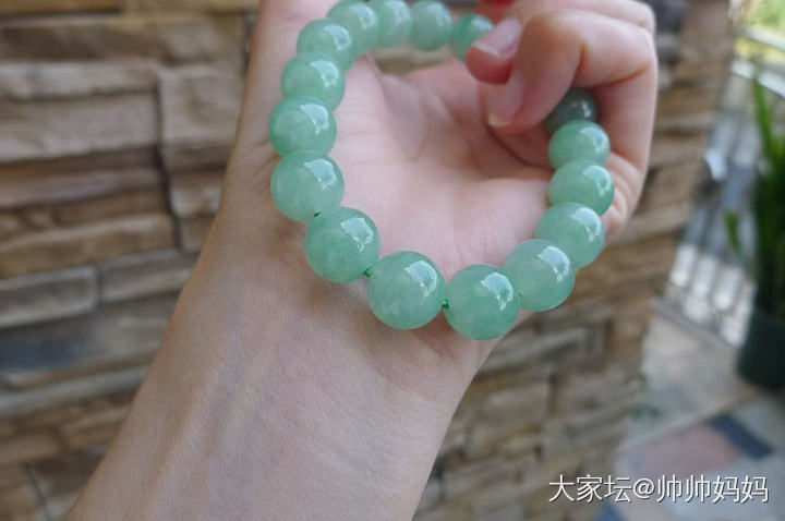 翡翠冰糯阳绿手串_翡翠