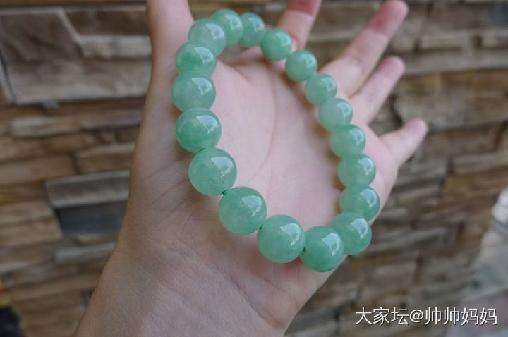 翡翠冰糯阳绿手串_翡翠