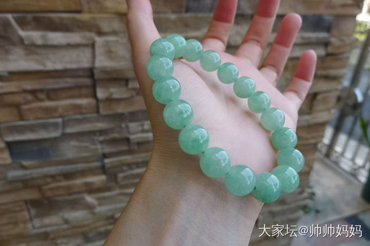 翡翠冰糯阳绿手串_翡翠