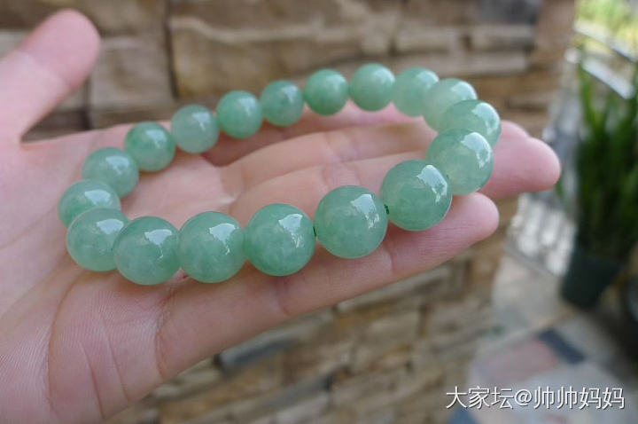 翡翠冰糯阳绿手串_翡翠