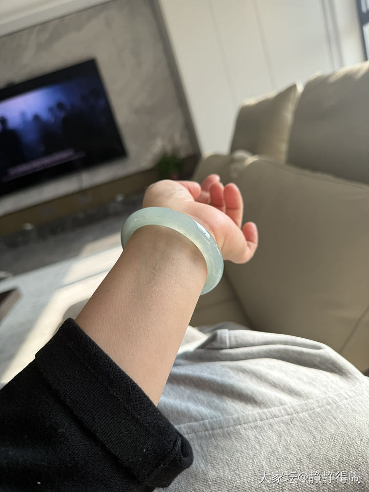晴水手镯很美丽_翡翠