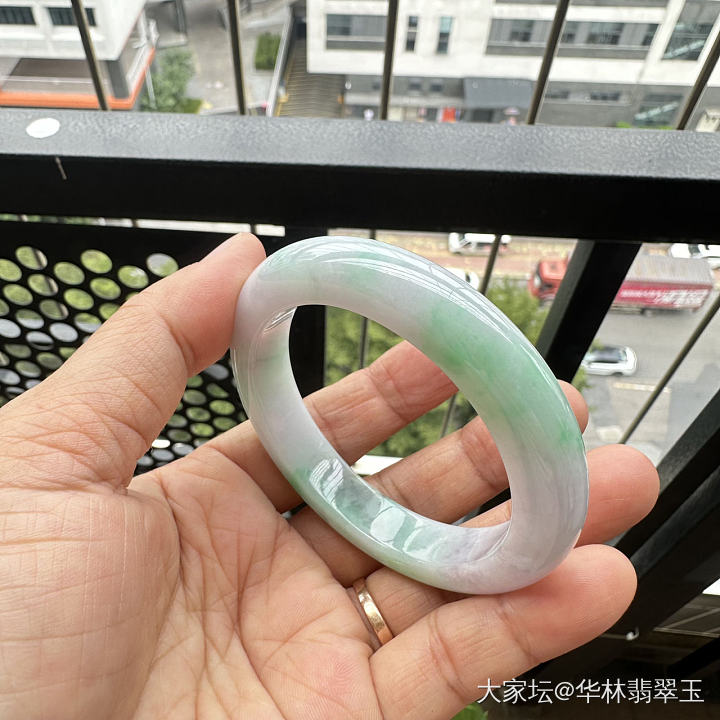 白底青翡翠手镯53.5mm_翡翠