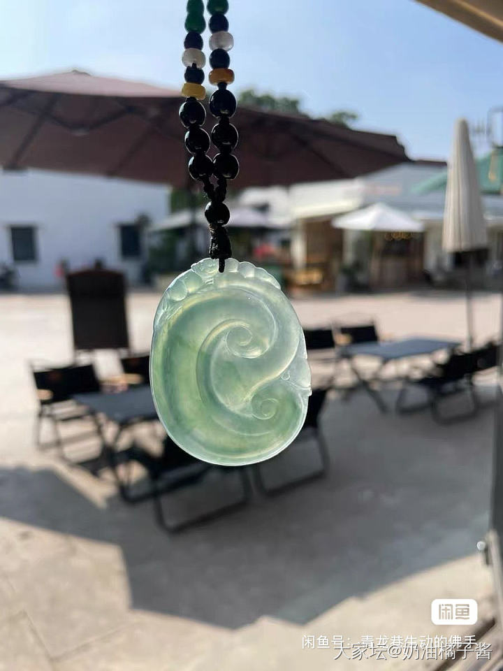 天然翡翠糯冰飘绿大如意_翡翠