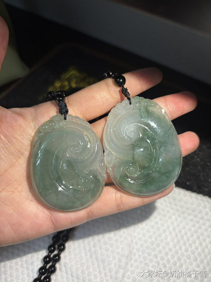 天然翡翠糯冰飘绿大如意_翡翠