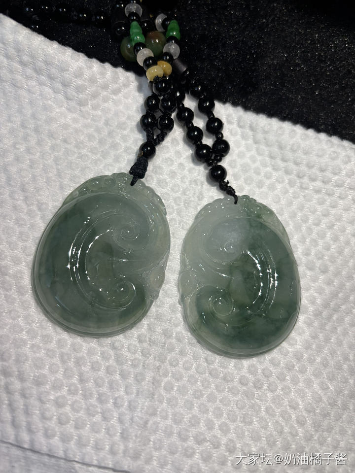 天然翡翠糯冰飘绿大如意_翡翠