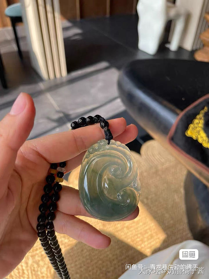 天然翡翠糯冰飘绿大如意_翡翠