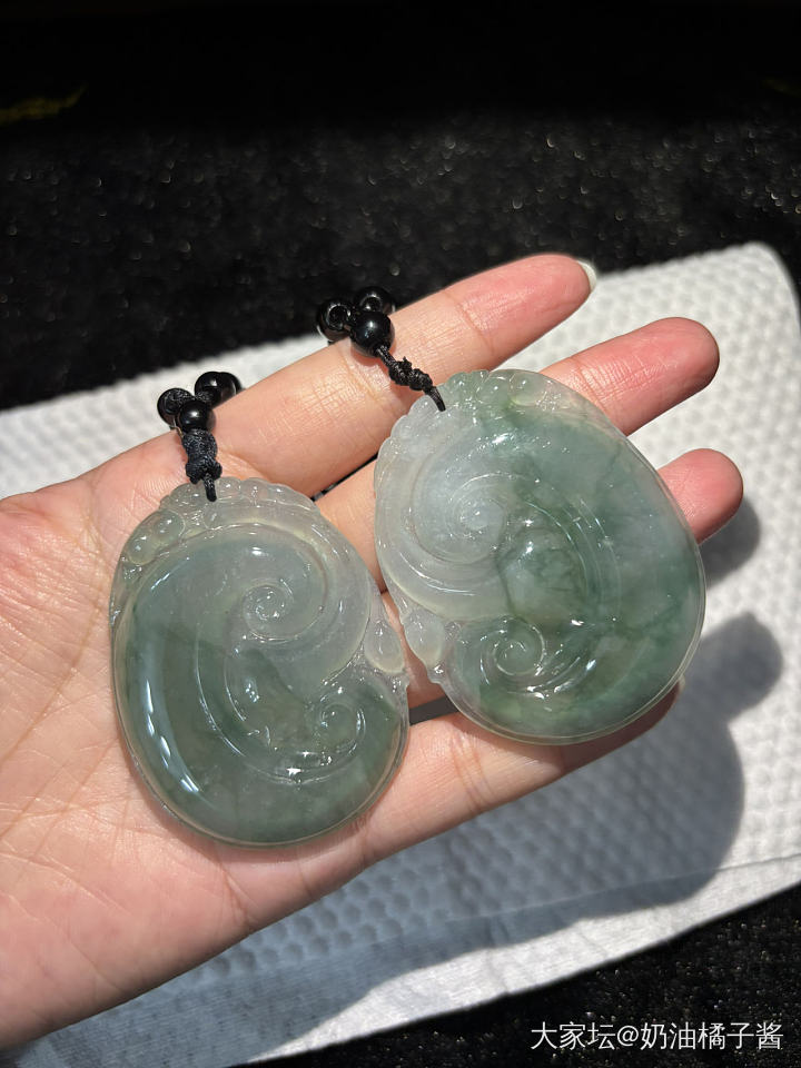 天然翡翠糯冰飘绿大如意_翡翠