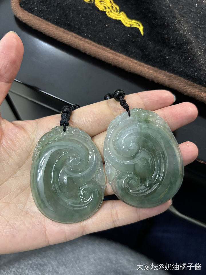 天然翡翠糯冰飘绿大如意_翡翠