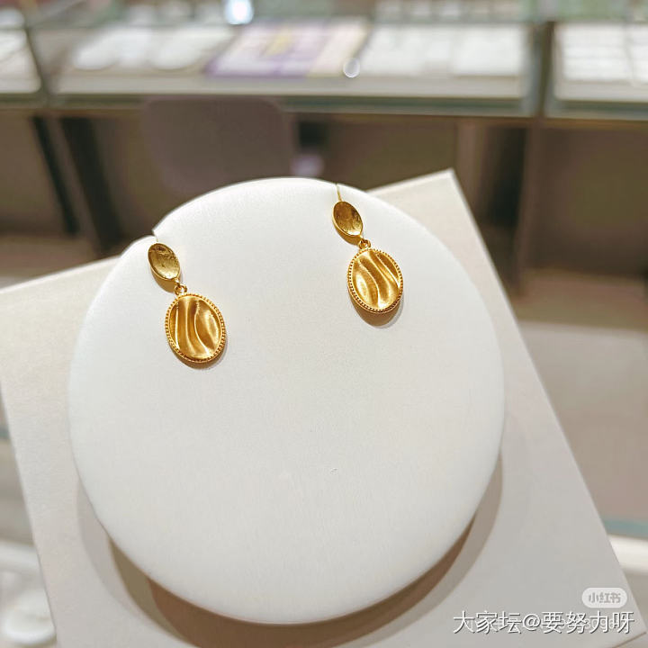 周大福流金岁月耳环_金