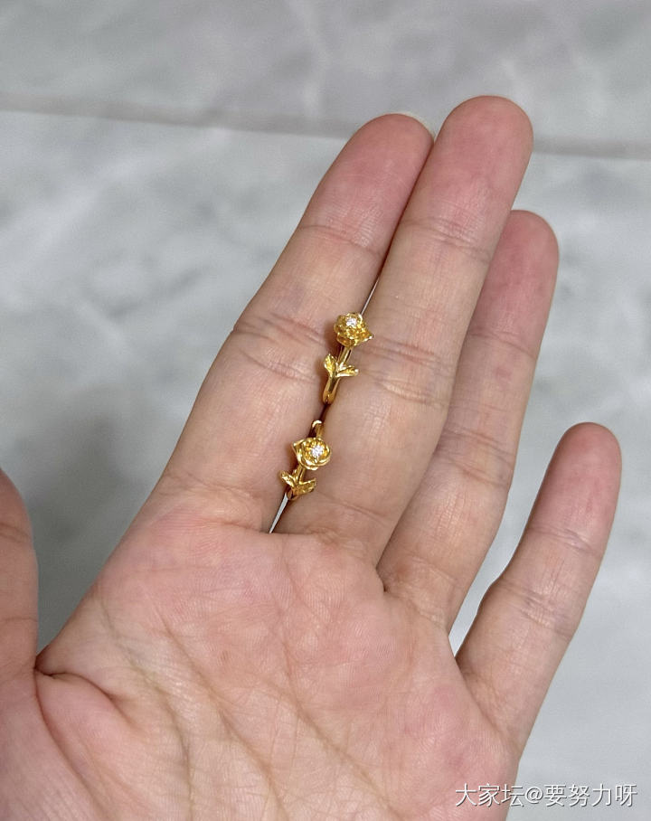 周大福流金岁月耳环_金