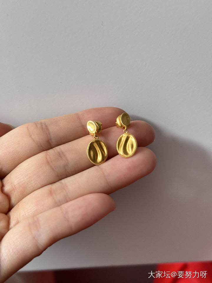 周大福流金岁月耳环_金