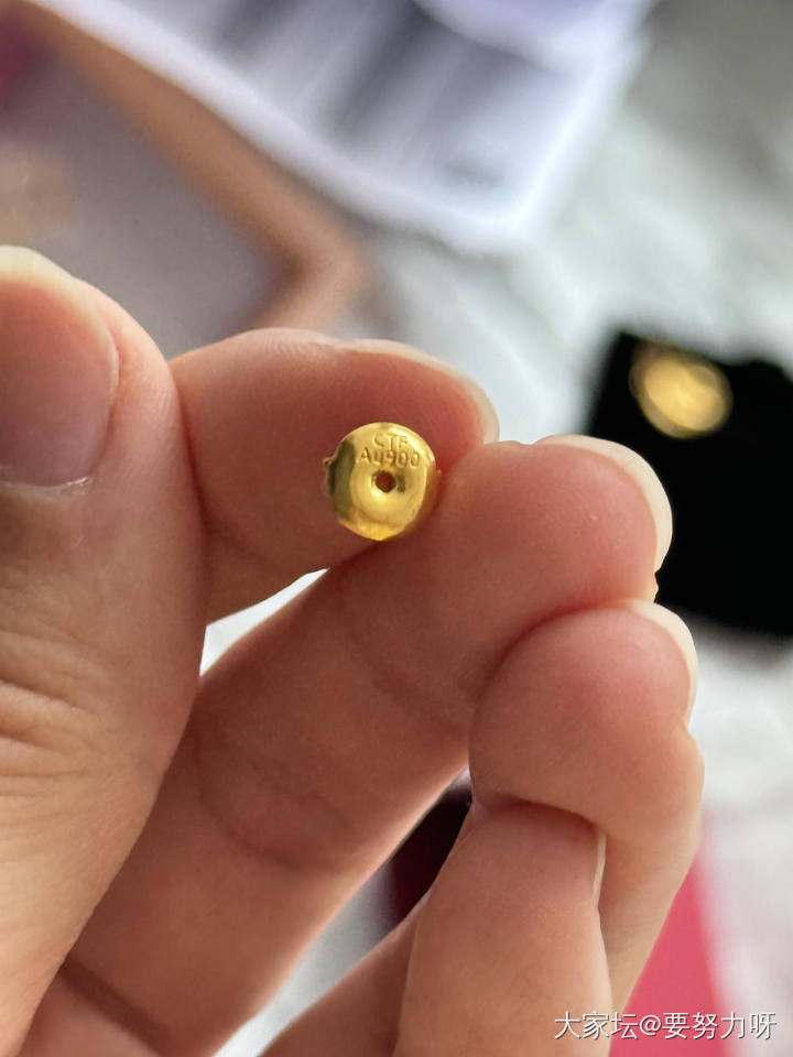 周大福流金岁月耳环_金