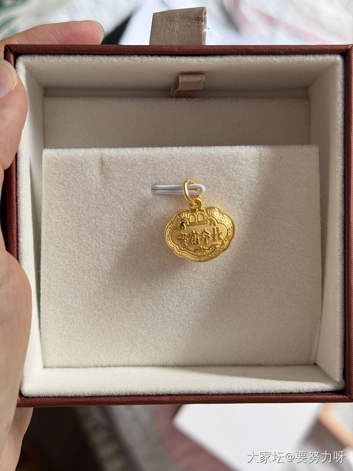 周大福流金岁月耳环_金