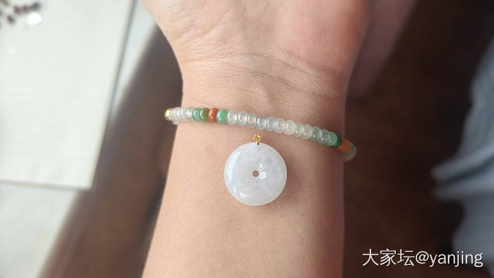 天然缅甸A货翡翠吊坠_翡翠