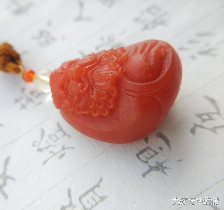出几个品质不错的自珍和田玉、南红吊坠_和田玉