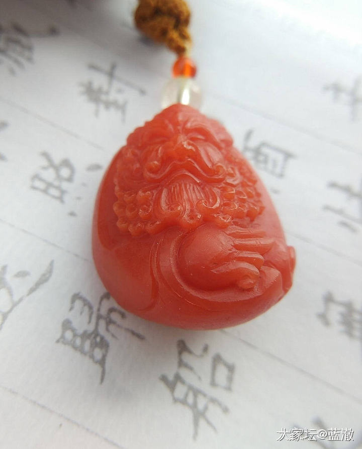 出几个品质不错的自珍和田玉、南红吊坠_和田玉