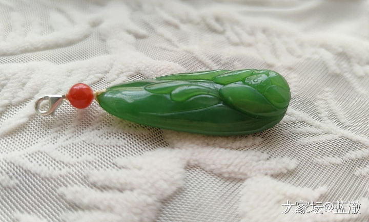 出几个品质不错的自珍和田玉、南红吊坠_和田玉