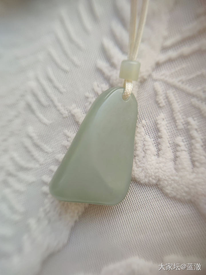 出几个品质不错的自珍和田玉、南红吊坠_和田玉