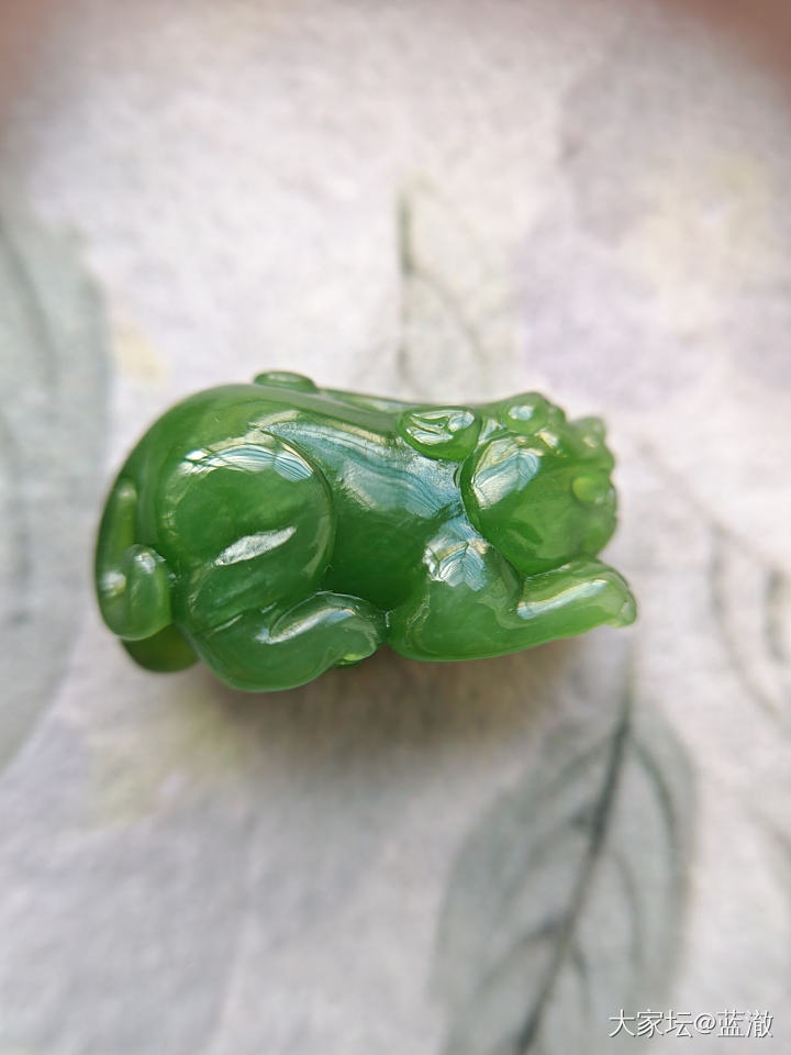 出几个品质不错的自珍和田玉、南红吊坠_和田玉