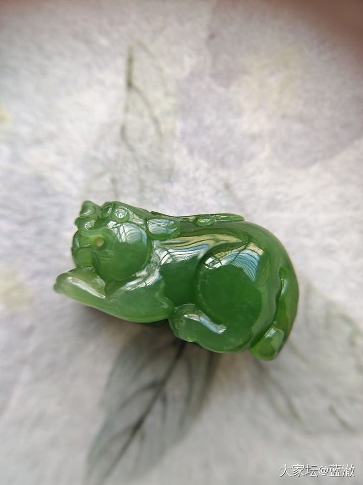 出几个品质不错的自珍和田玉、南红吊坠_和田玉