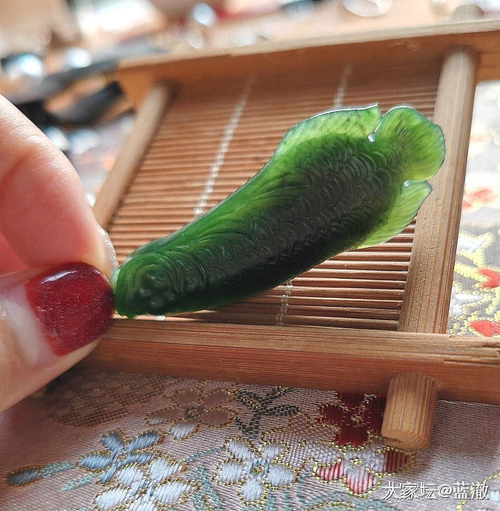 出几个品质不错的自珍和田玉、南红吊坠_和田玉