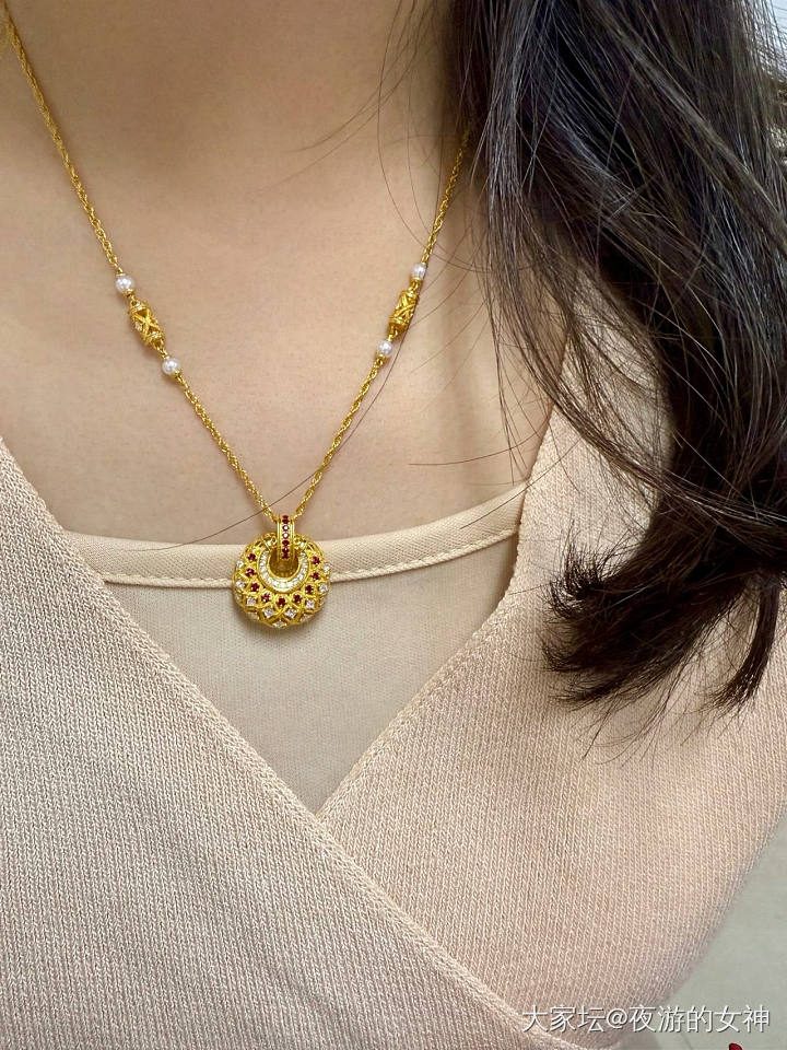 经不住勾引_项链金