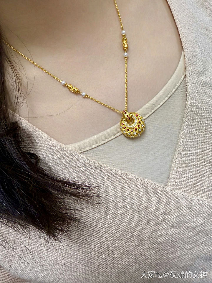 经不住勾引_项链金