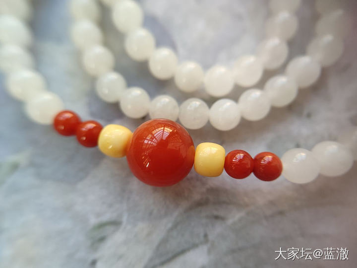 出几个品质不错的自珍和田玉、南红吊坠_和田玉