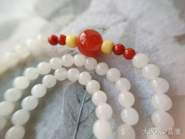 出几个品质不错的自珍和田玉、南红吊坠_和田玉