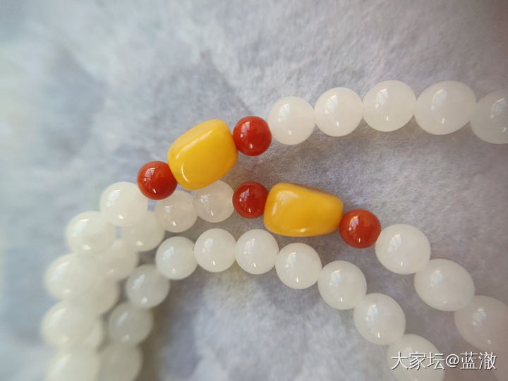 出几个品质不错的自珍和田玉、南红吊坠_和田玉