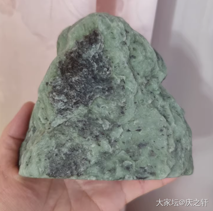 和田玉碧玉苹果绿山料原石小摆件_和田玉