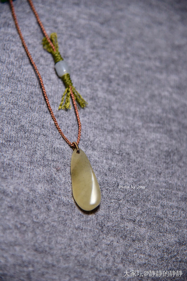 三色小油坨一枚_和田玉