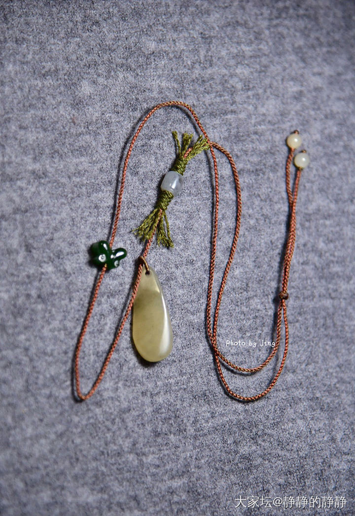 三色小油坨一枚_和田玉