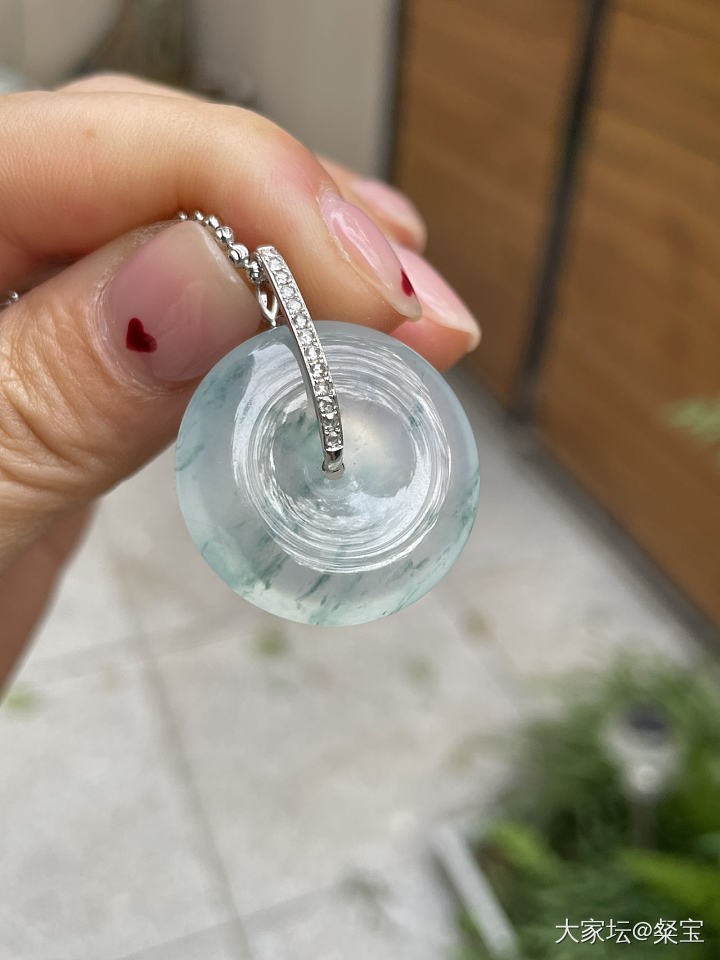 18K金钻镶嵌高冰飘花肥扣子_翡翠