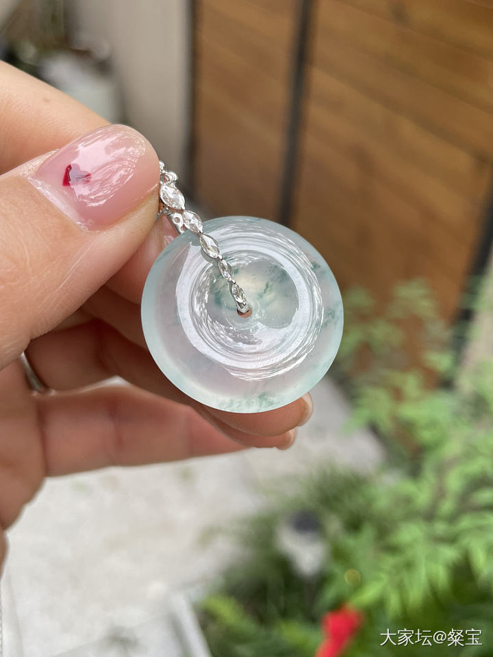 18K金钻镶嵌高冰飘花肥扣子_翡翠