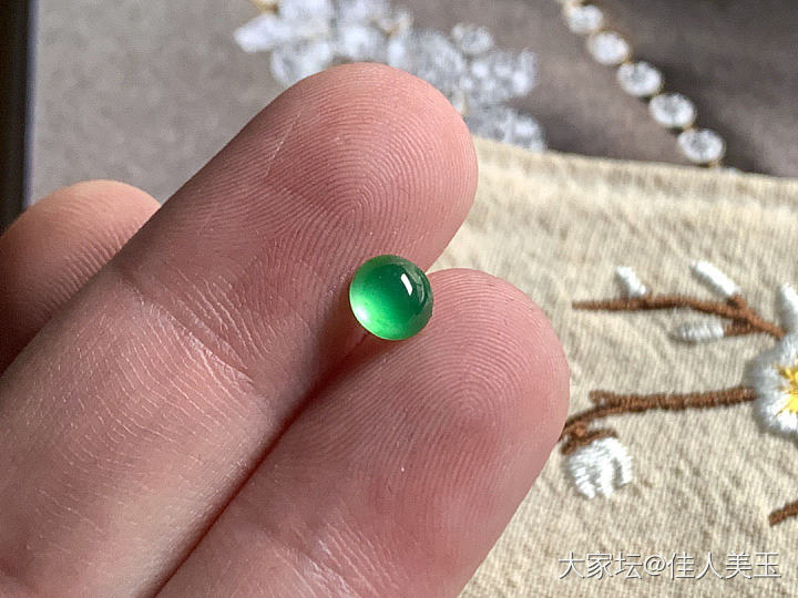 佳人美玉 龙石种小灯泡💡蛋面_翡翠