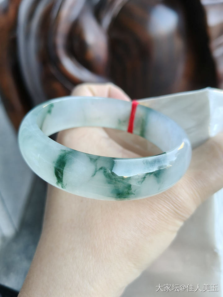 佳人美玉冰飘花手镯大圈口性价比_翡翠