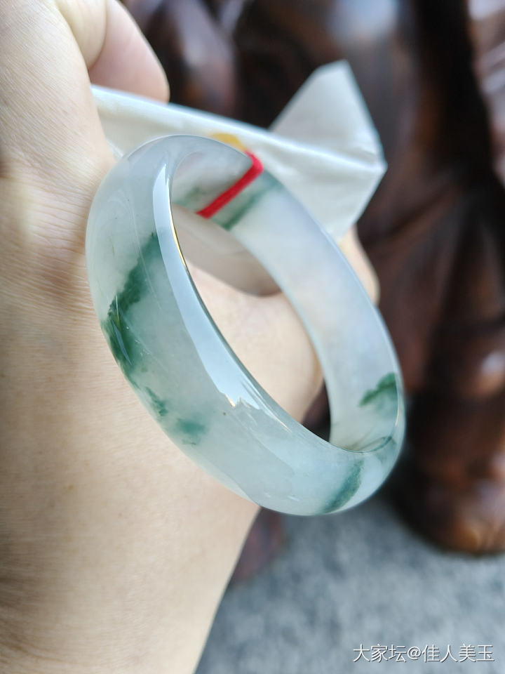 佳人美玉冰飘花手镯大圈口性价比_翡翠